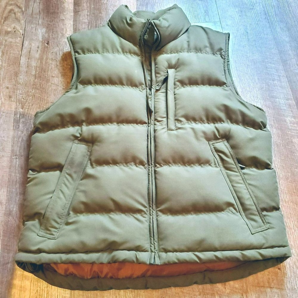 ST. JOHN'S BAY HUNTER GREEN PUFFER VEST SZ. MEDIUM RN 98298 - Picture 1 of 6